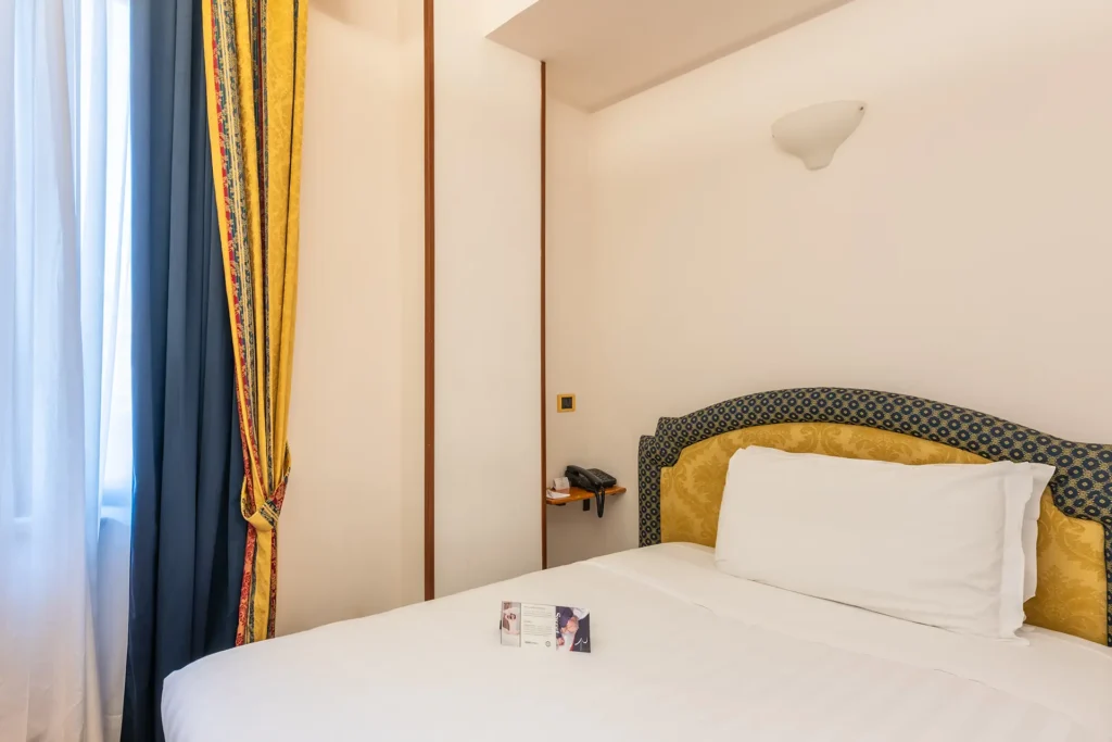 Windowed room with double bed