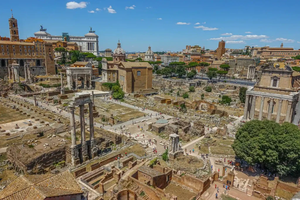 Nell'immagine il Foro Romano