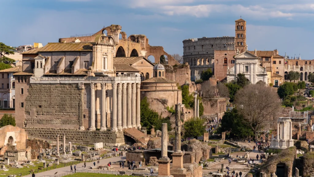 Nell'immagine il parco archeologico del Colosseo