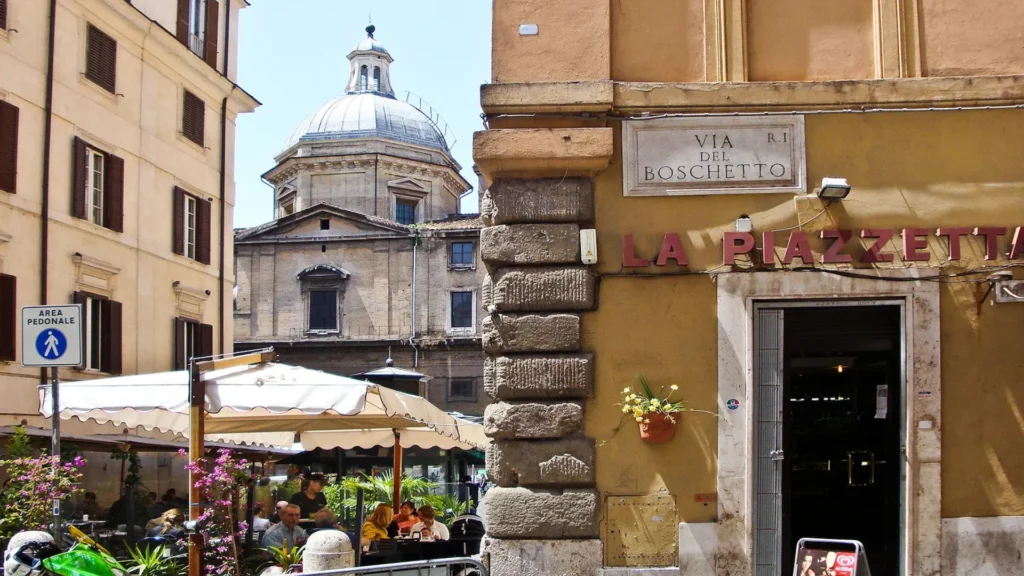 Nell'immagine Via Boschetto a Roma
