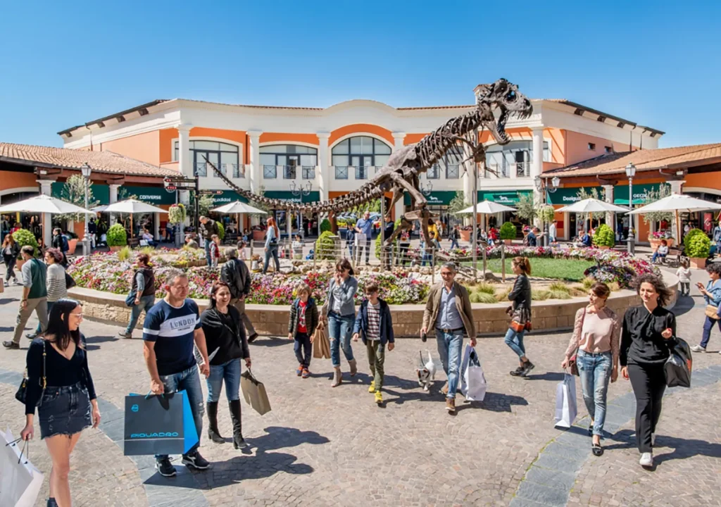 The image shows some people shopping at an outlet store.