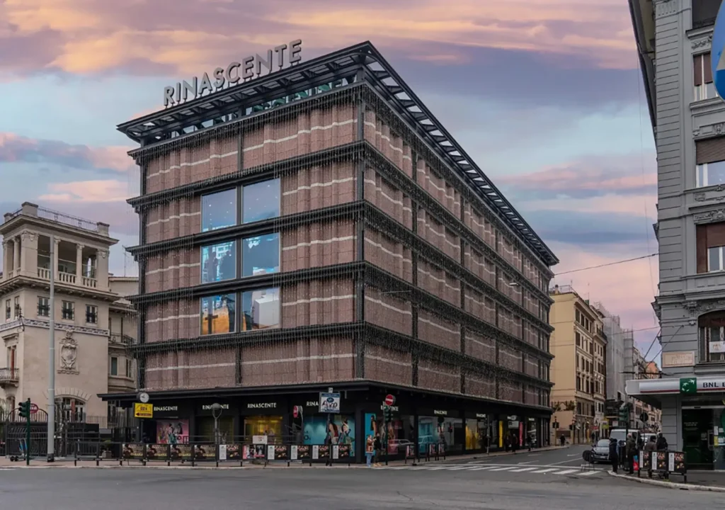 The image shows the building of La Rinascente Rome