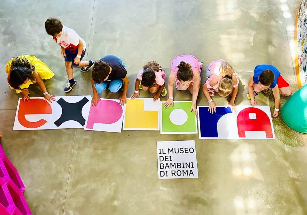 In the pictures, some children are at the museum.